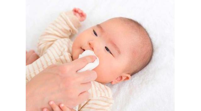 Cách chọn khăn giấy khô an toàn cho trẻ sơ sinh